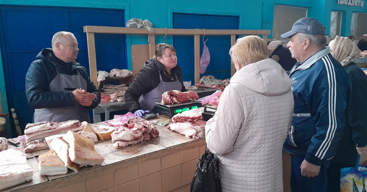 Вихідний, погода, шашлики: на переяславському базарі попри піст зріс попит на свинину