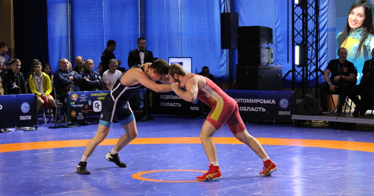 Звягель у центрі спортивного дійства: чемпіонат України з боротьби зібрав еліту юніорів