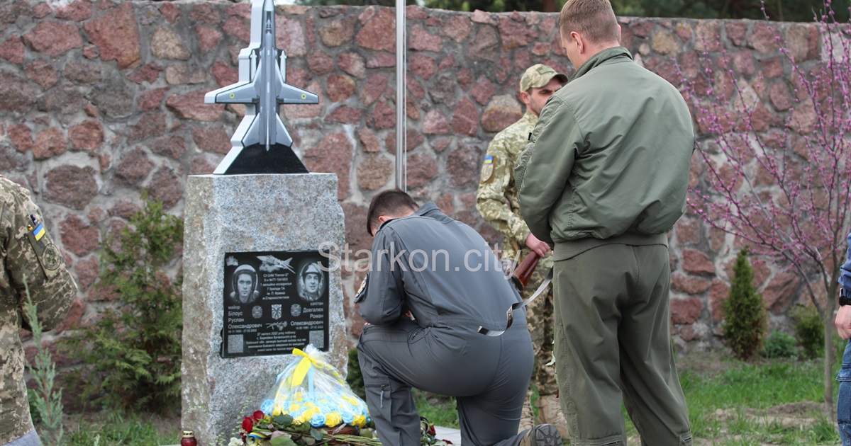 Вони змінили хід війни: на Київщині відкрили пам'ятник загиблим льотчикам 7 бригади