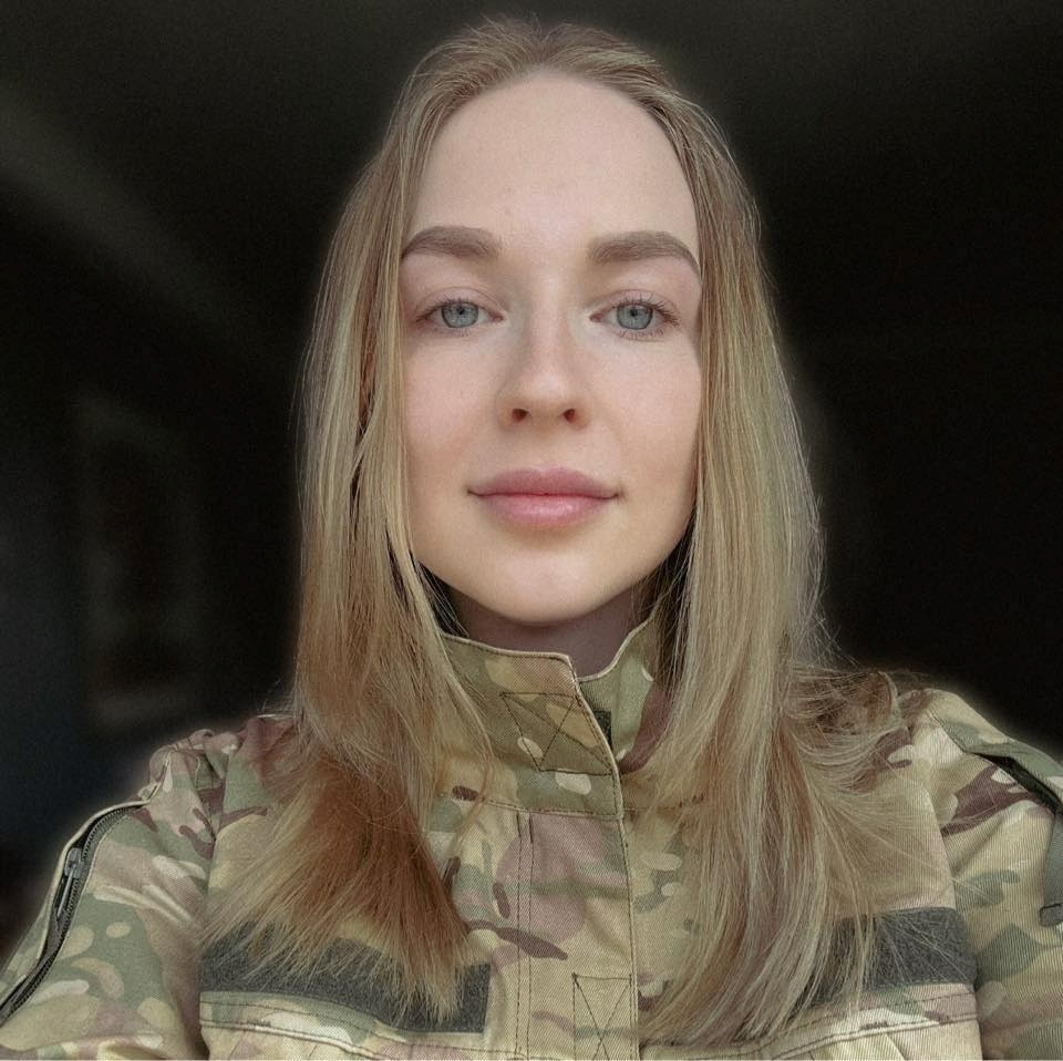 Поліна вирішила піти у військо