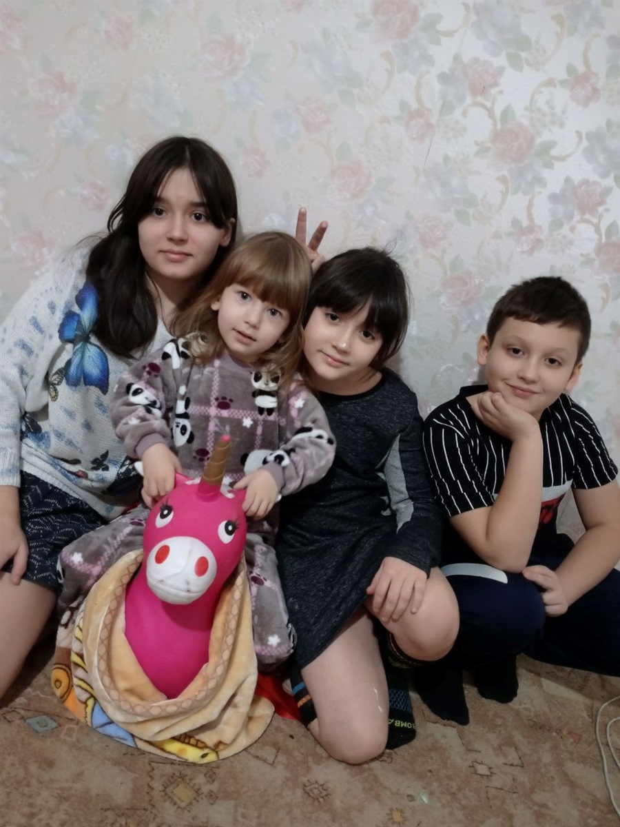 Донька Аліни Домініка та її троє прийомних дітей