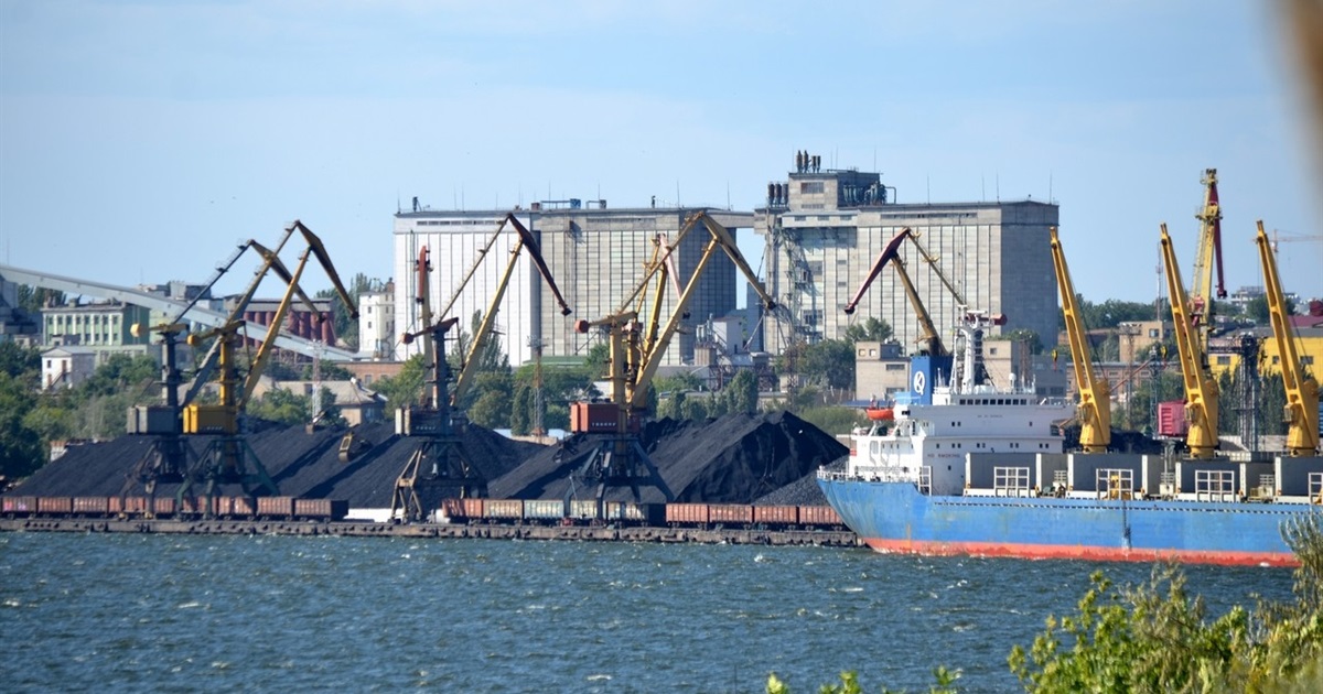 У Миколаївському порту заблоковано понад 100 суден: чи є шляхи евакуації кораблів
