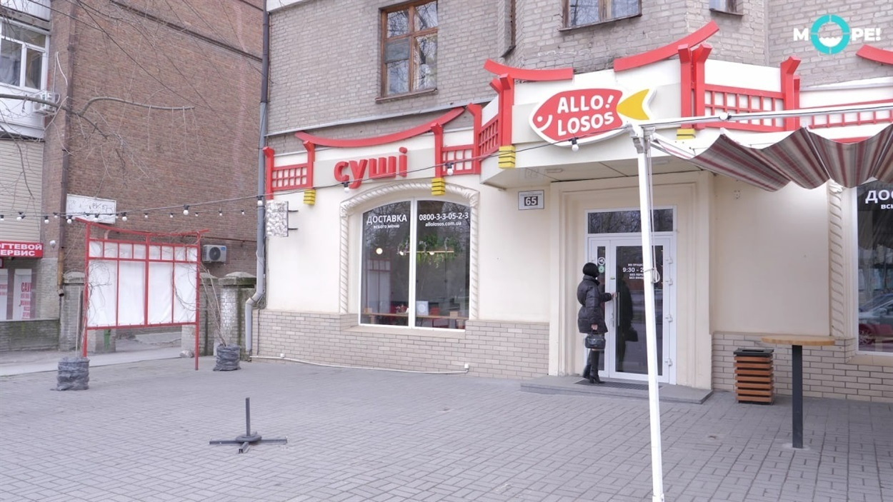Переселенка з Маріуполя відкрила заклад харчування родом з приморського міста в Запоріжжі