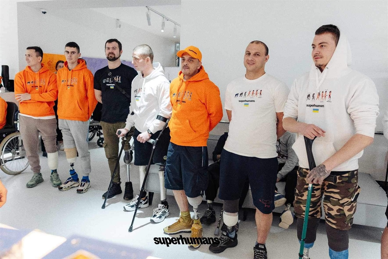Віктор Нестерчук разом з іншими учасниками програми реабілітації Superhumans