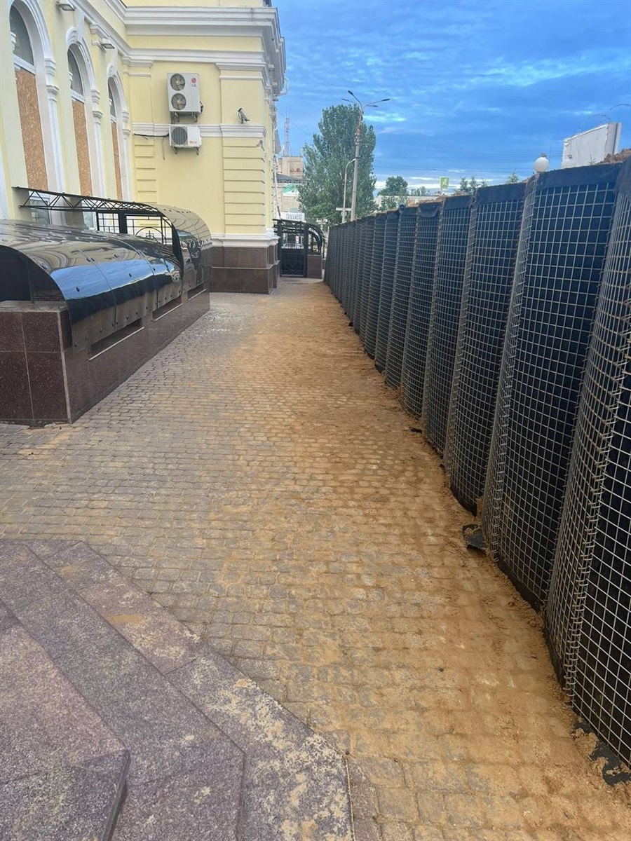Біля вокзалу в Херсоні 