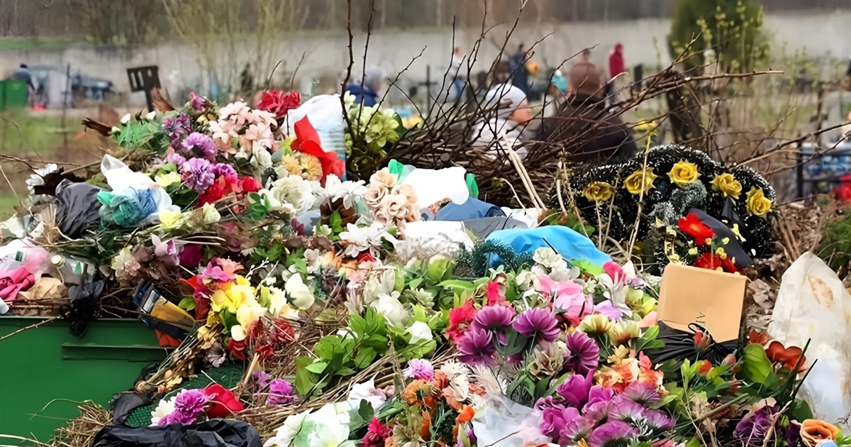 Штучні квіти на кладовищах: шкода довкіллю та пам'яті померлих
