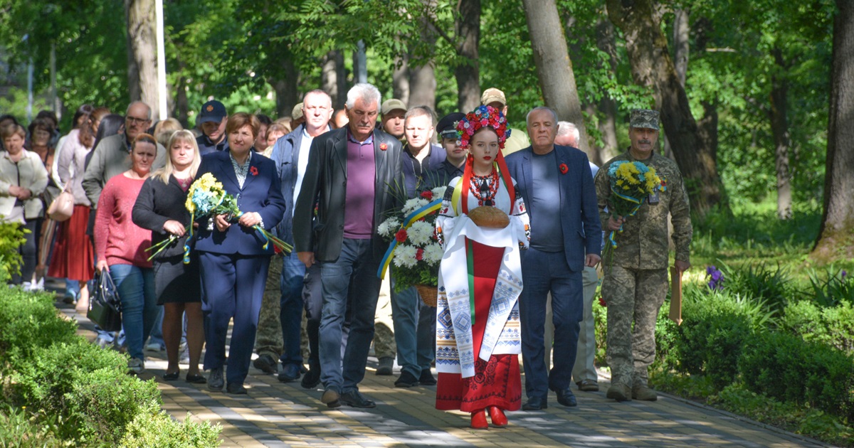 У Кагарлику біля Меморіалу Слави вшанували пам'ять героїв Другої світової війни