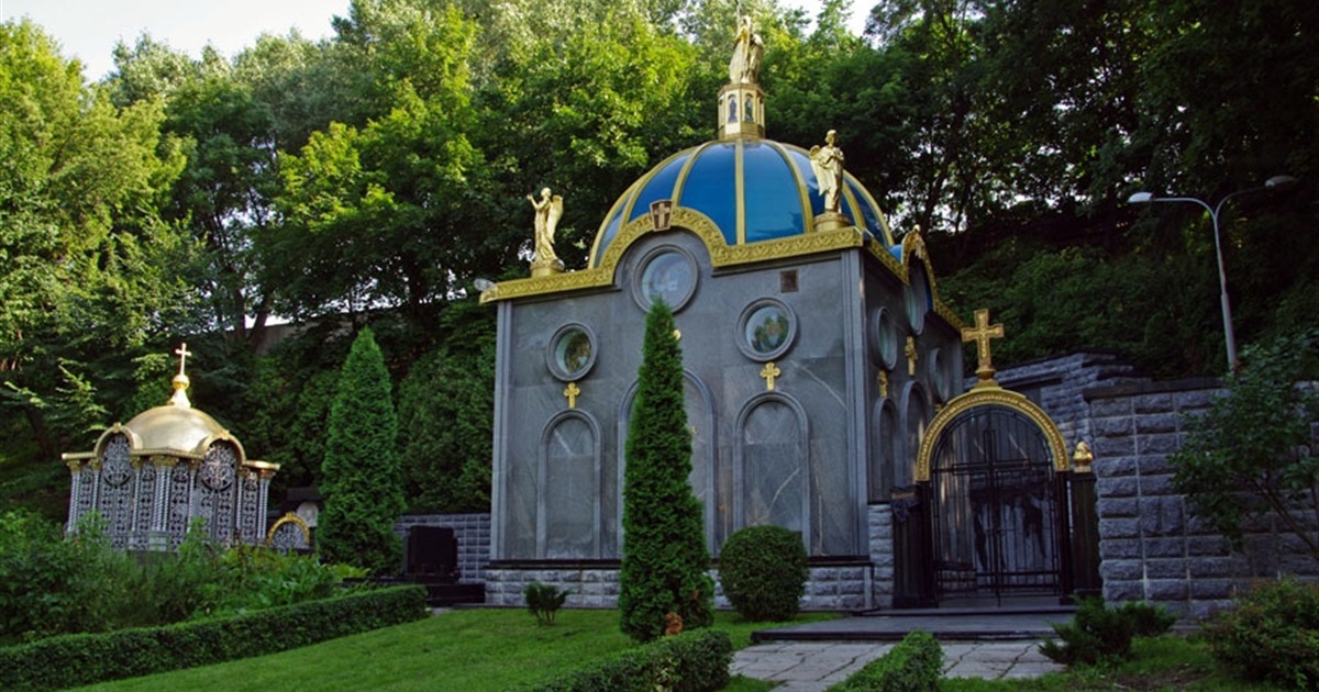 «Святий некрополь»: про давні і сучасні поховання Звіринецького цвинтаря на столичному Печерську