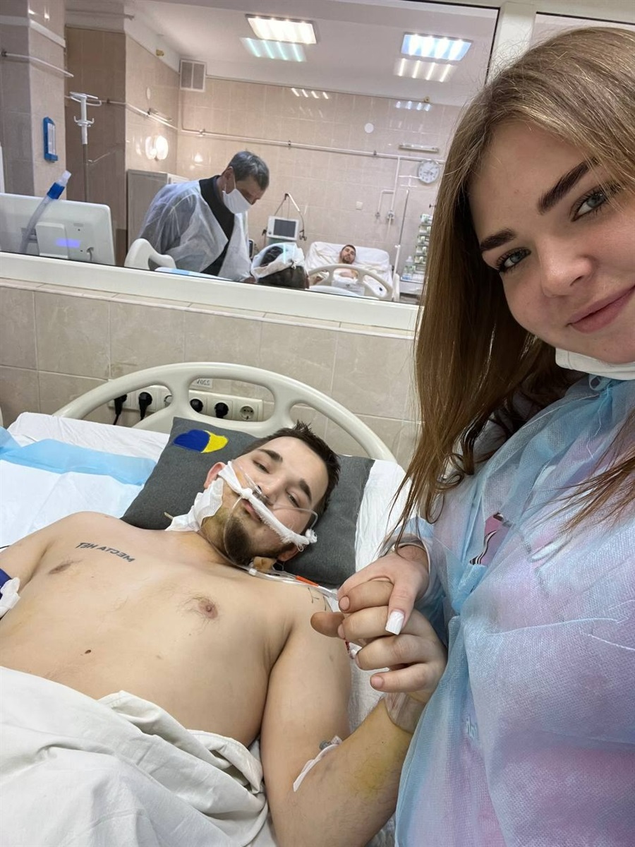 Дівчина Влада Анастасія була першою, хто приїхав до нього після поранення