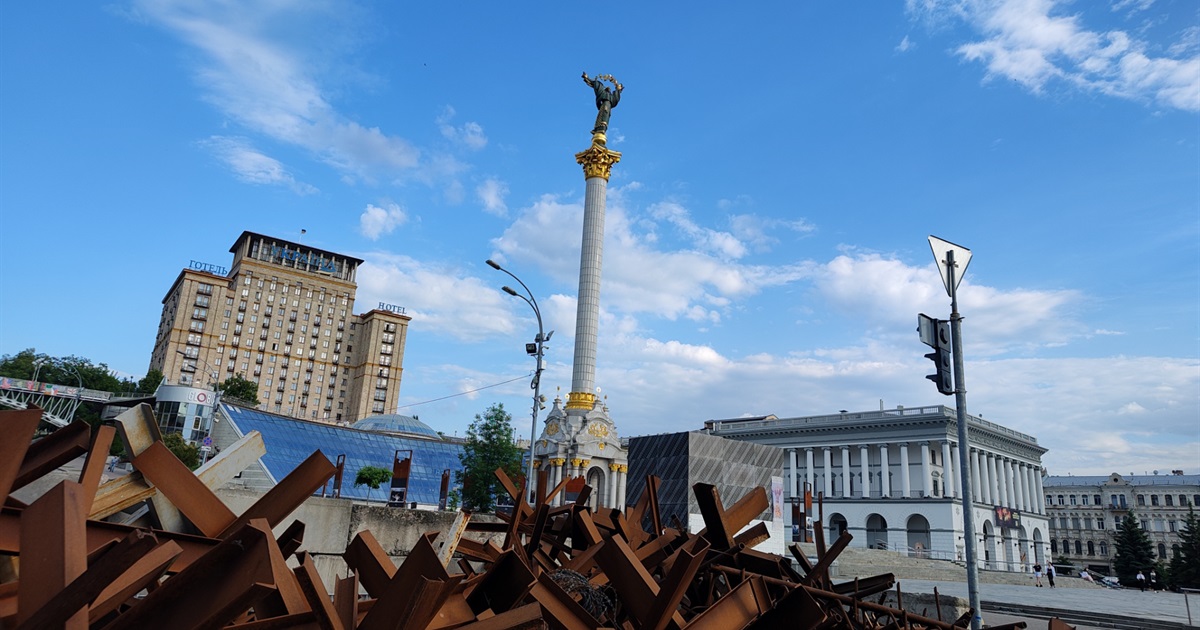 Білі каштани, світлі вогні, або Подорож до травневого Києва