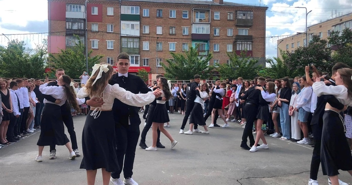 Останні дзвінки та випуски у старокостянтинівських школах: коли пройдуть та чи будуть урочистості