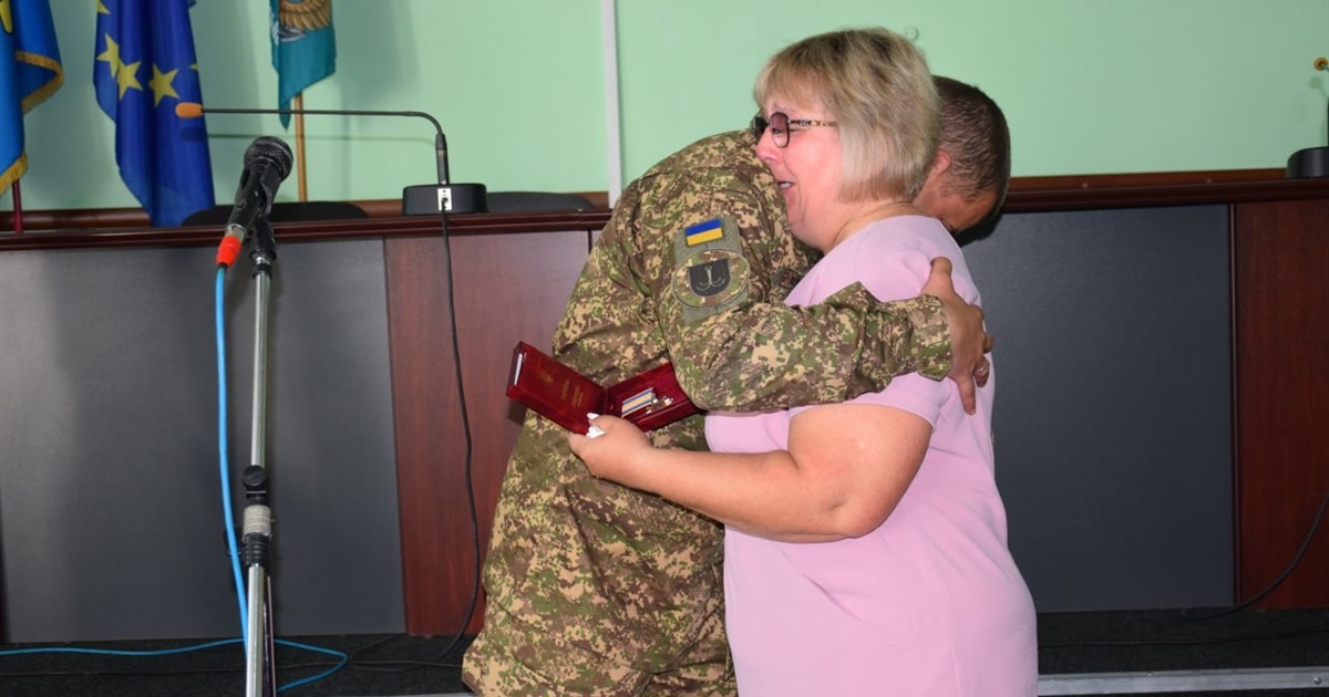 Орден за мужність ІІІ ступеня (посмертно) вручили матері біляївця Дмитра Яровенка