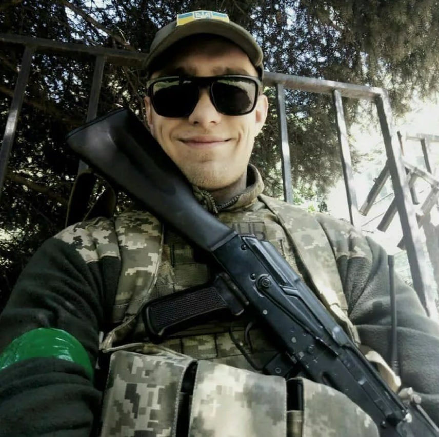 На початку повномасштабної війни Дмитро став на захист рідного міста в лавах територіальної оборони