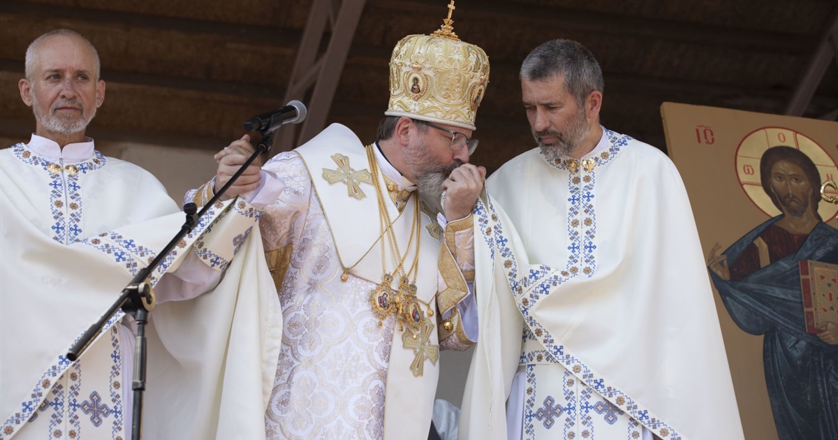 Бердянські священики Іван Левицький і Богдан Гелета благословили українців на Всеукраїнській прощі