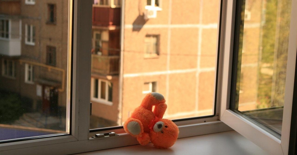В Южному шестирічна дівчинка випала з вікна багатоповерхівки
