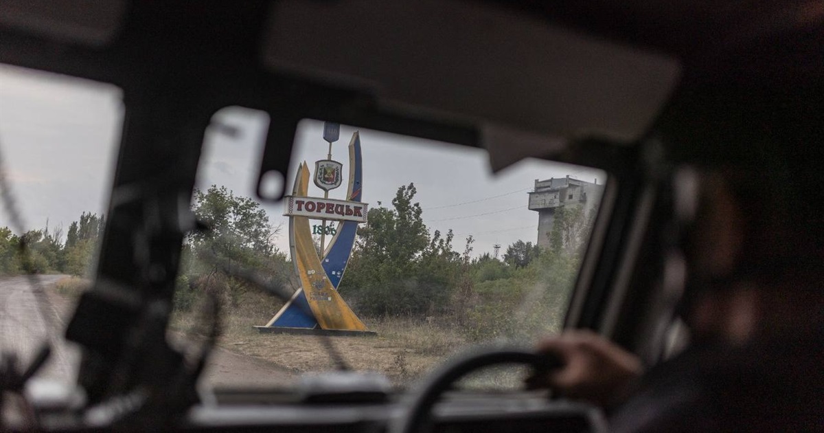 Окупанти відстежують і обстрілюють евакуаційні колони. Що відбувається на Донеччині
