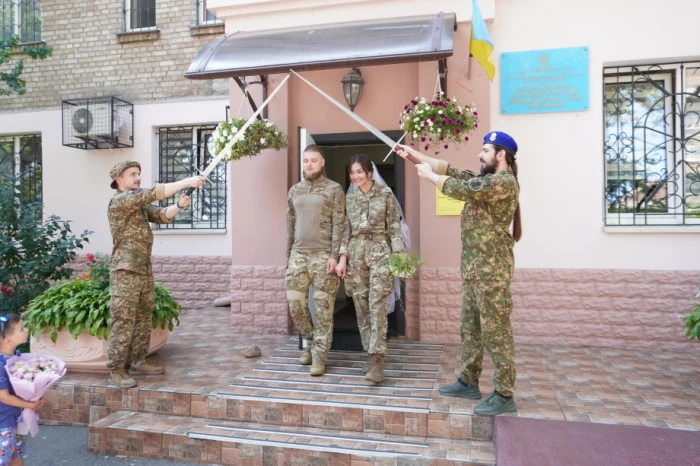 Одруження двох військових