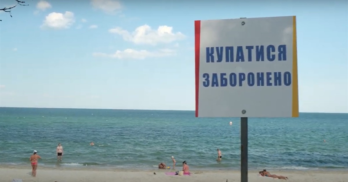На трьох пляжах Одеси купатися небезпечно: де ще виявили забруднення води