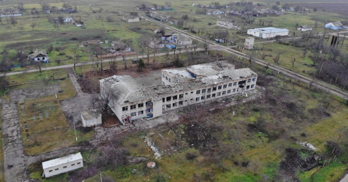 1300 відбудованих будинків за рік. Як відновлюється громада на Миколаївщині за 30 км від Херсона
