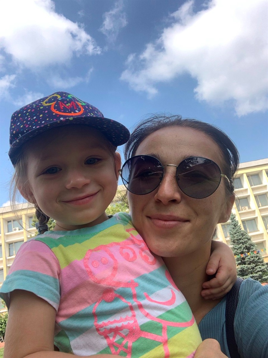 Євгенія з дочкою у Вугледарі