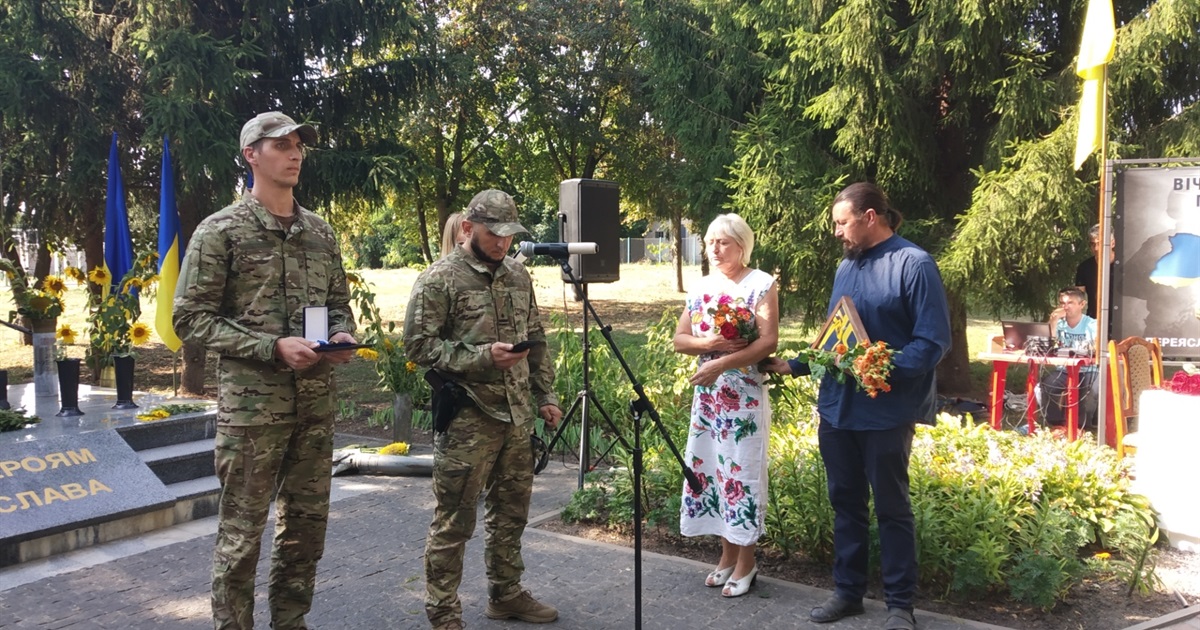 Посмертні нагороди і нові портрети на Алеї Героїв: у Переяславі вшанували пам'ять захисників України