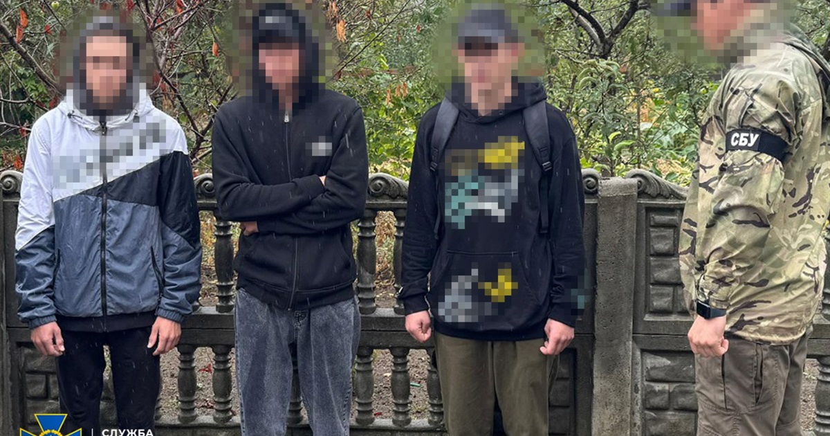 СБУ та Нацполіція затримали підпалювачів, які намагалися знищити релейні шафи залізниці на Буковині