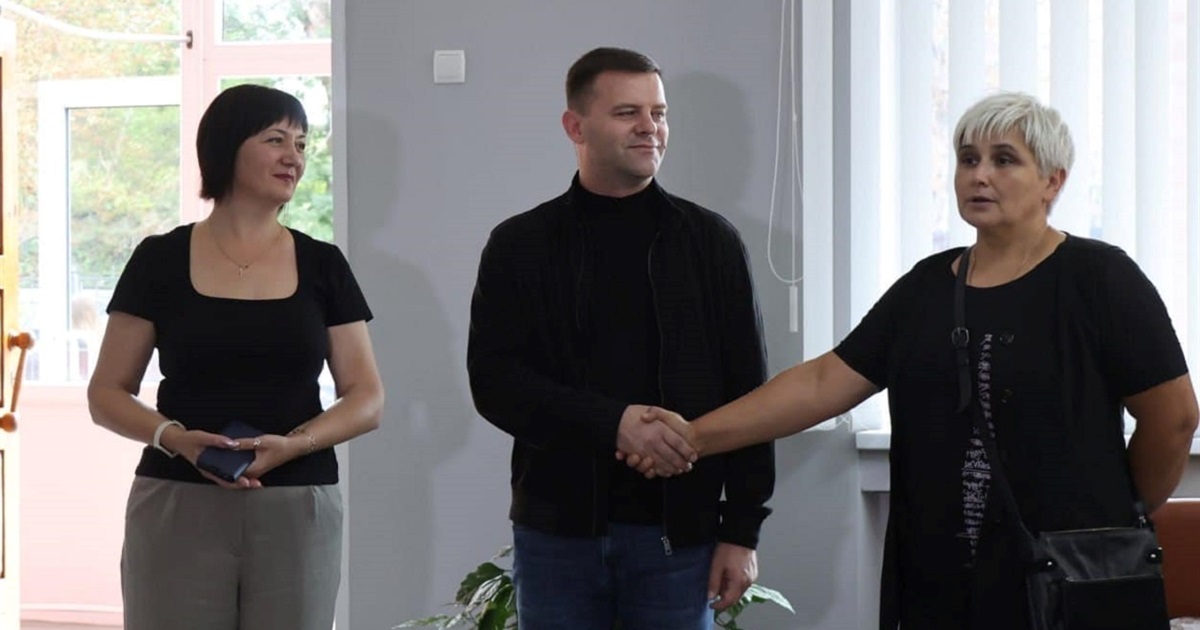 Козятинський ліцей №1 отримав новий інвентар від свого випускника Миколи Філонова