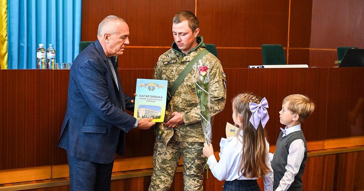 День захисників та захисниць України в Кагарлику: нагороджено військових, вшановано полеглих Героїв