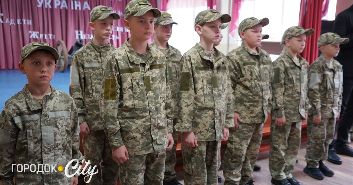 Перші погони: 11 нових кадетів урочисто присягнули в Городоцькому ліцеї №4
