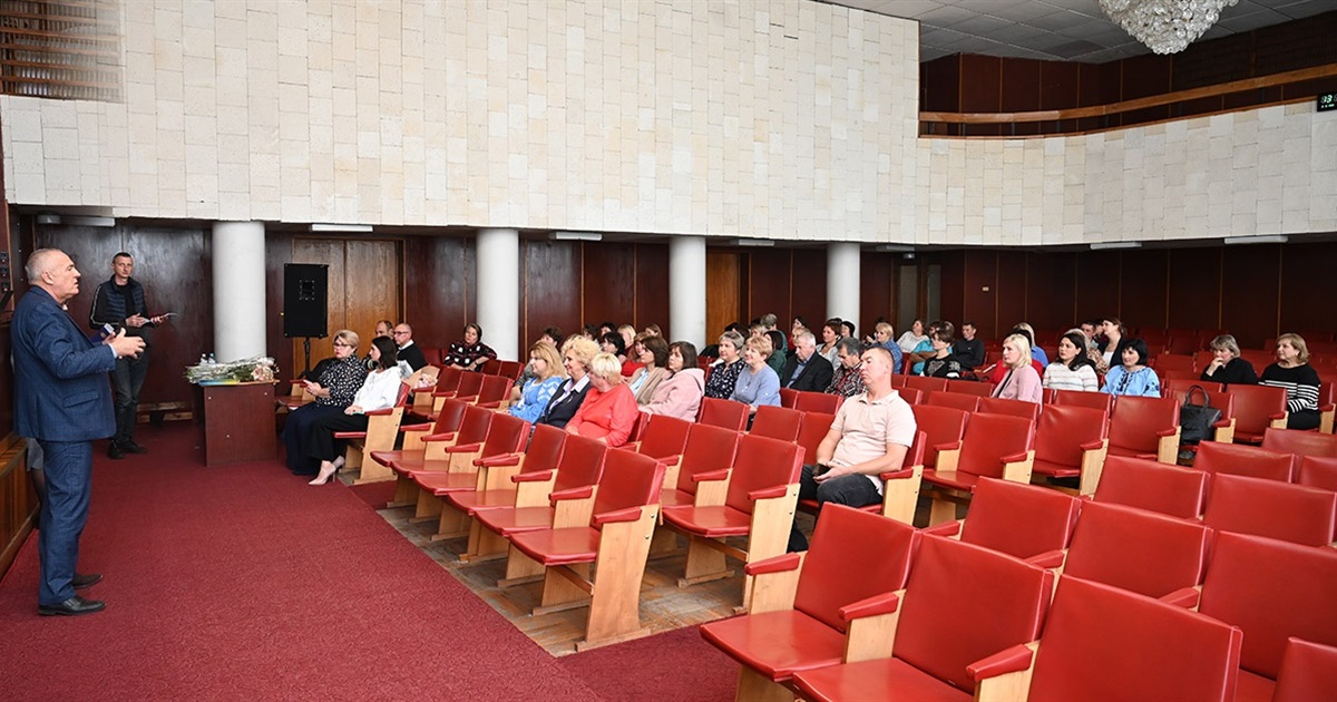 Щастя, мати вчителя щирого, доброго, талановитого: освітян Кагарличчини вітали із професійним святом