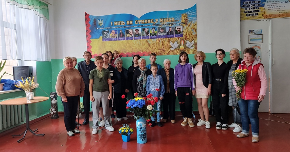У Первомайській гімназії №10 відкрили Куточок пам'яті загиблих героїв
