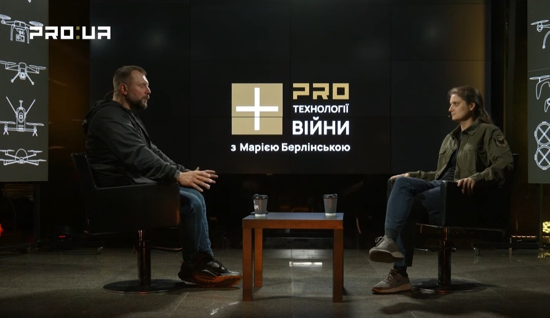 Михайло під час інтерв'ю
