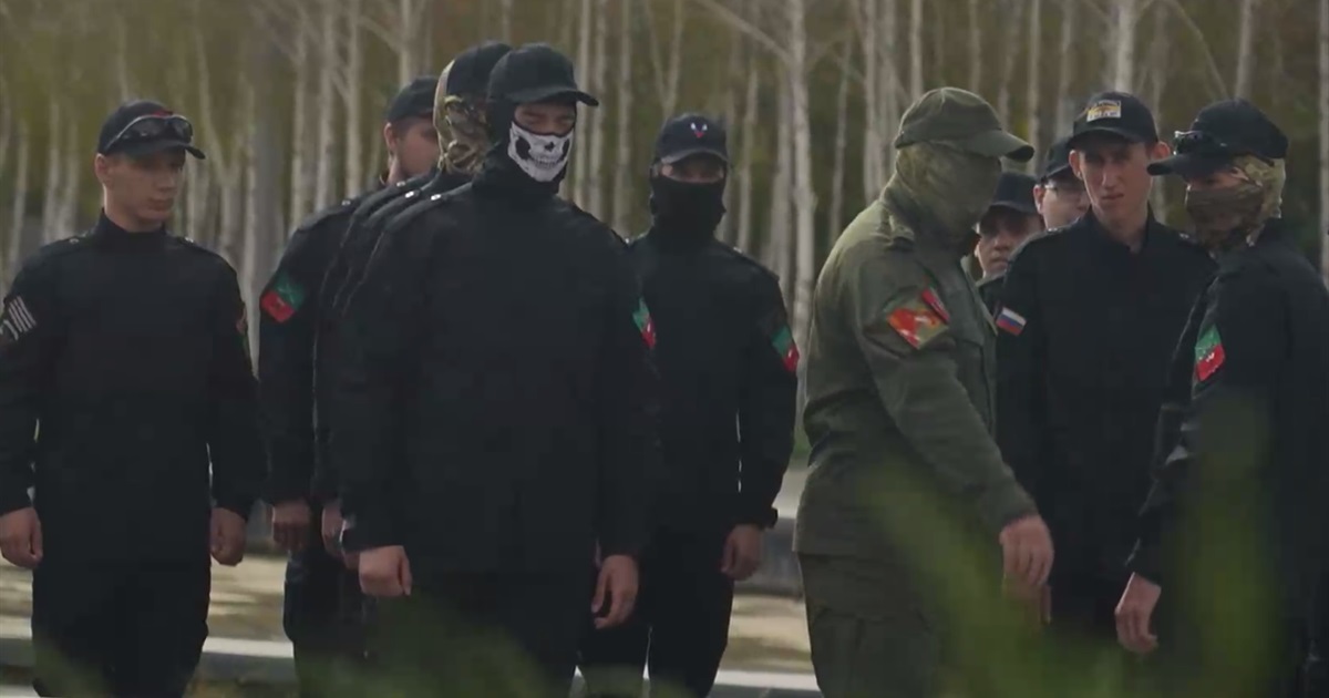 Молоді опричники в окупації: з бердянських дітей роблять дружинників і готують помирати за путіна