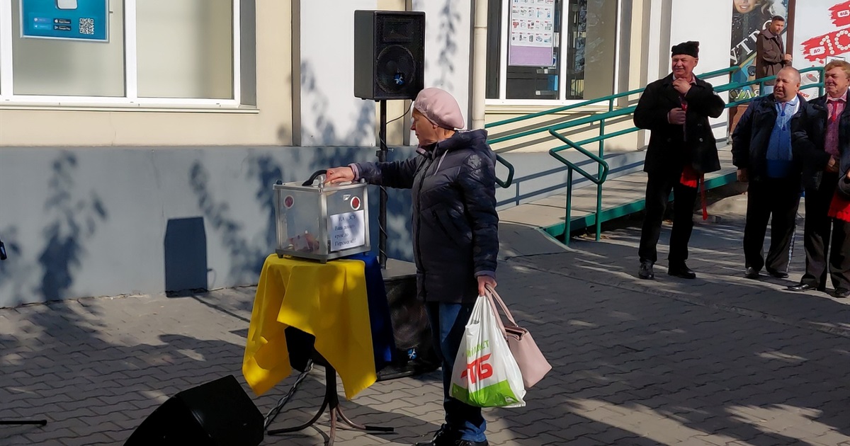 У Старокостянтинові провели благодійний концерт: збирали гроші військовим