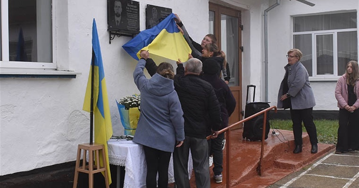 У Старокостянтинівській громаді відкрили Меморіальні дошки загиблим воїнам