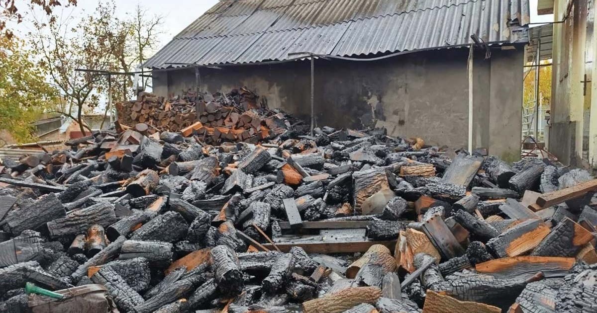 Горіли будівлі й дрова: вогонь наробив шкоди у селі Слобода на Кагарличчині