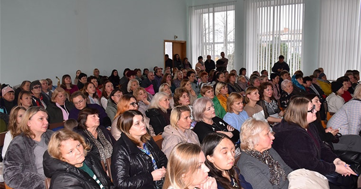 Грамоти, подяки, квіти отримали напередодні професійного свята працівники соціальної сфери