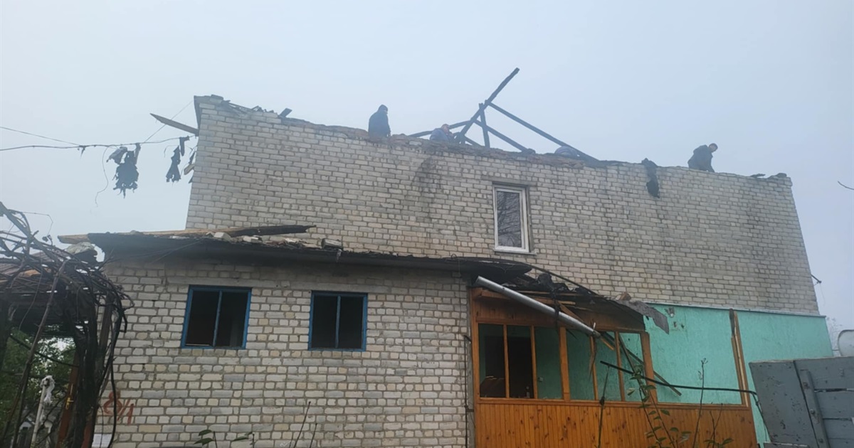 У вікно прилетів шматок цегли: історії старокостянтинівців, житло яких постраждало від обстрілів
