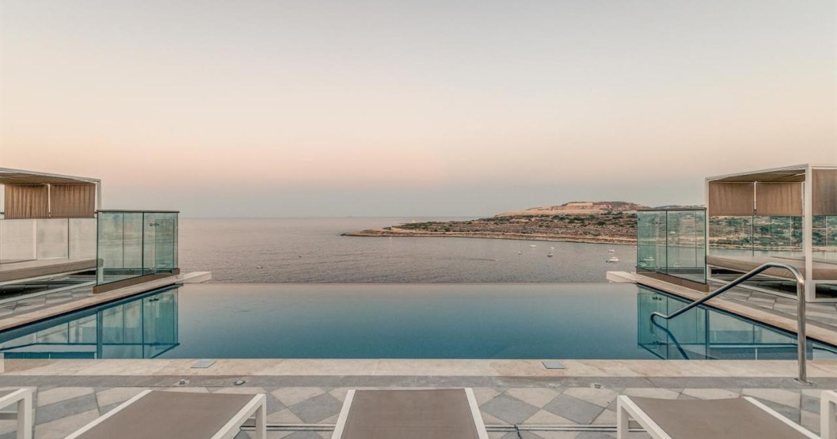 Infinity pools. 5 готелів на різний бюджет з переливними басейнами