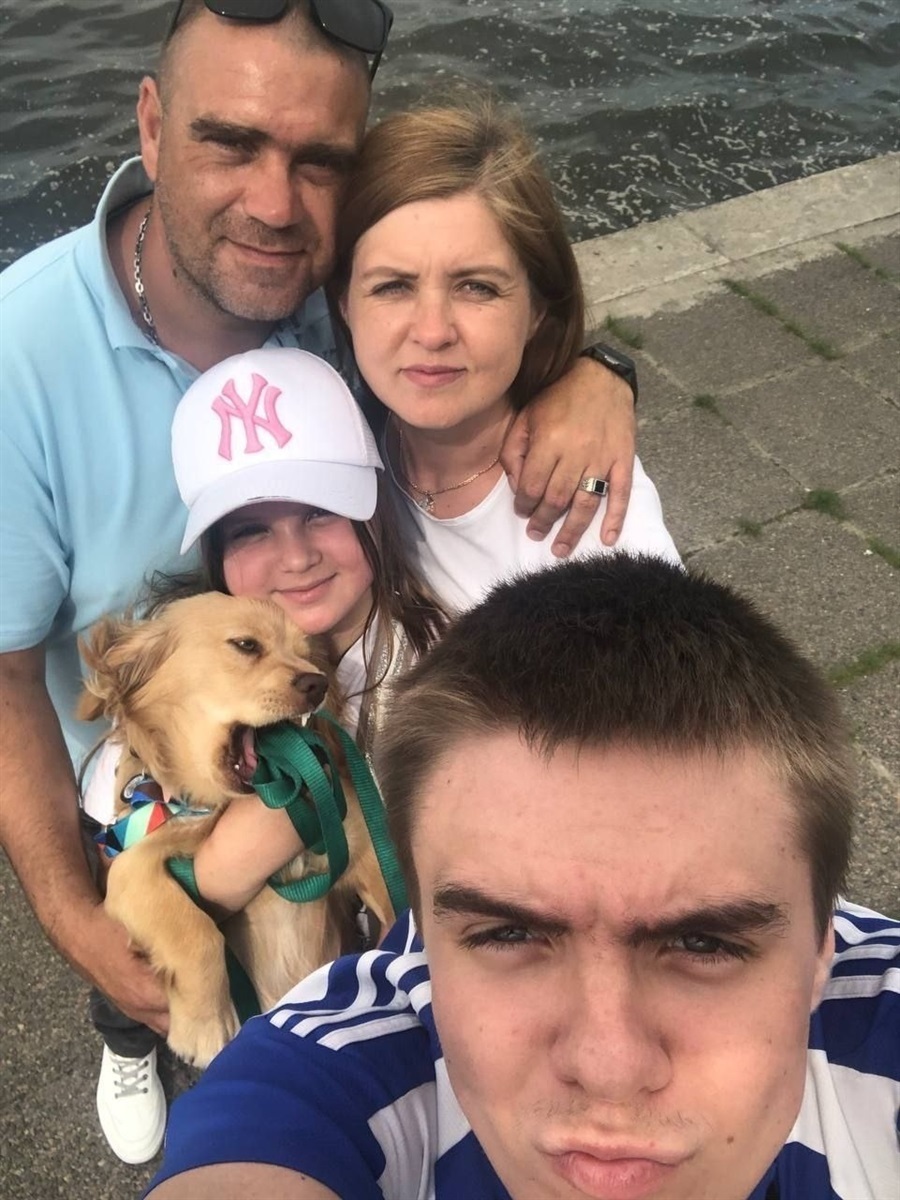 Яна з чоловіком та дітьми