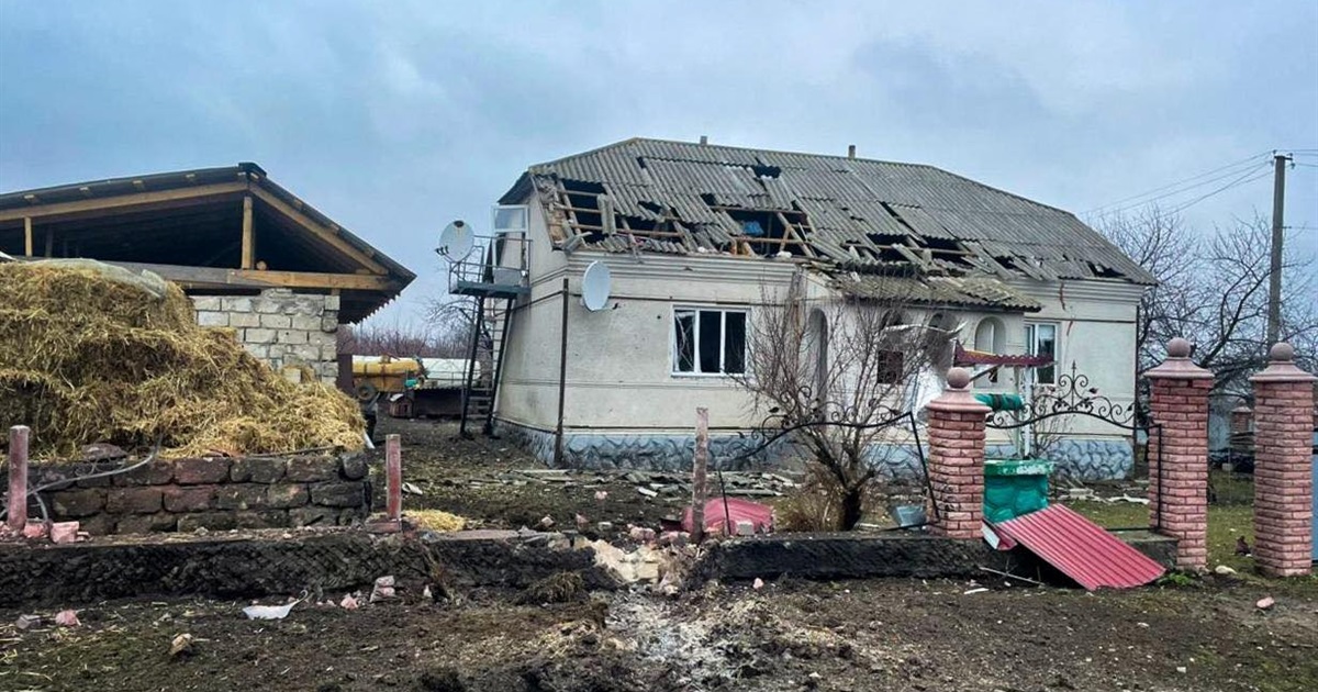 Внаслідок ворожої атаки пошкоджено домогосподарство в Чернівецькій області