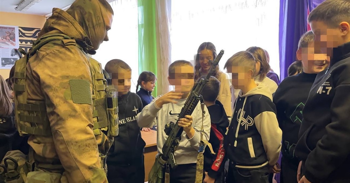 Як окупанти мілітаризують школярів у Бердянському районі