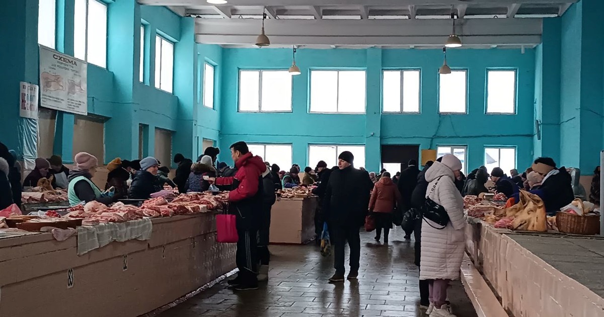 На базарі у Переяславі почали продавати свинину, а через мороз не винесли зелень: які ціни?