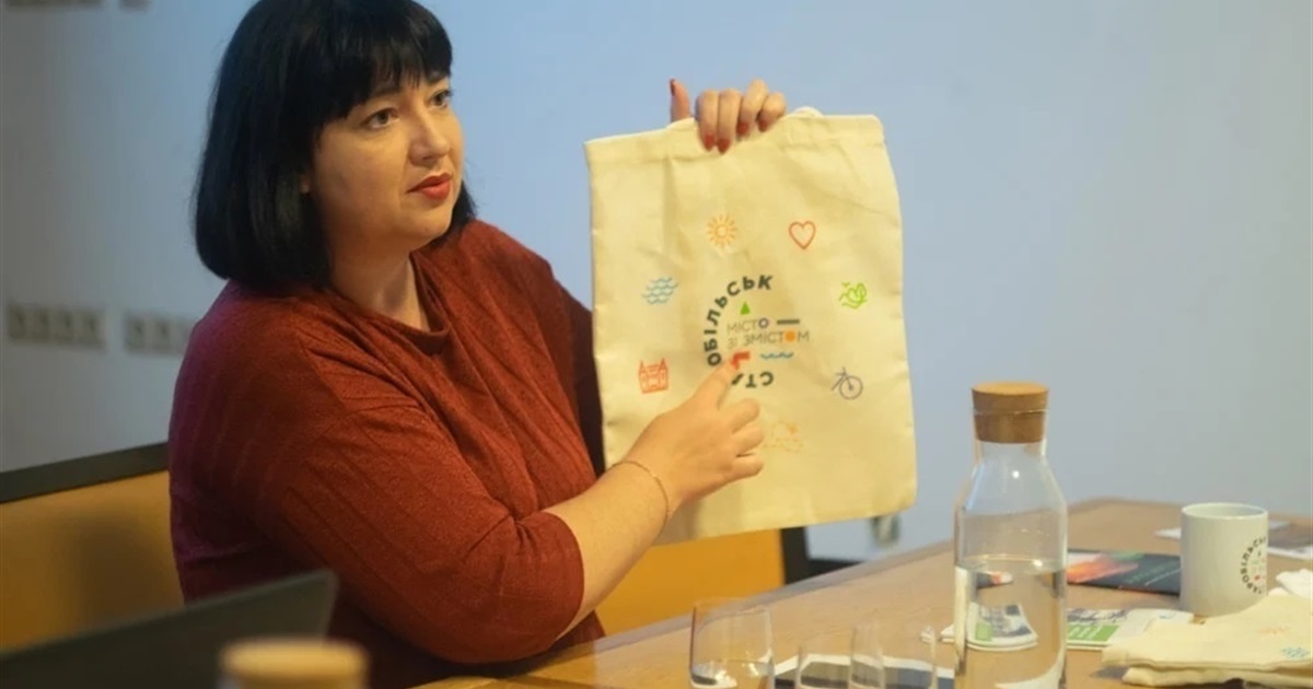 Її місія — допомагати. Як Оксана Очкурова з Луганщини підтримує переселенців у Сваляві
