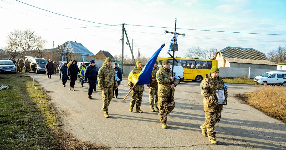 Поповнив ряди небесного полку: в Переселенні провели в останню дорогу воїна Едуарда Корякіна