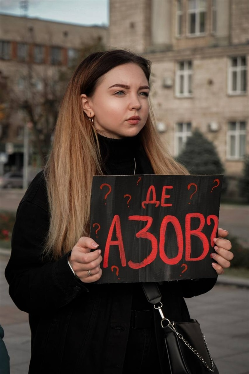 Анастасія щоразу ходить на акції в підтримку військовополонених "Не мовчи! Полон вбиває!"