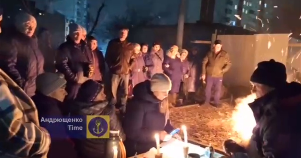Мешканці окупованого Маріуполя зустрічали Новий рік на котлованах, які залишились від їх будинків
