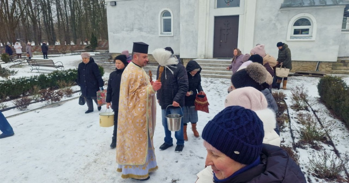 У Старокостянтинові у храмі Святої Княгині Ольги освятили воду на Водохреща
