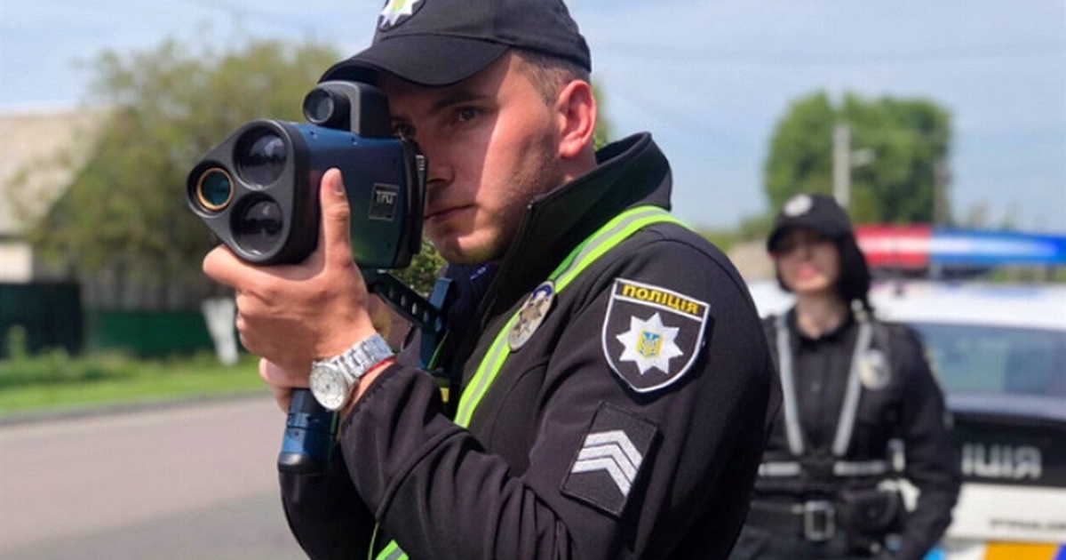 На дорогах Житомирщини на 13 ділянках здійснюють контроль швидкості автівок приладами TruCAM