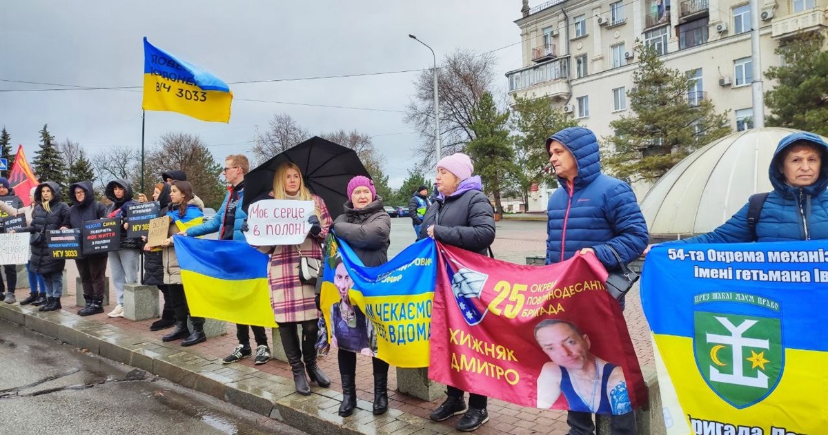 Ми маємо за них боротися. Як в Запоріжжі пройшла акція в підтримку військовополонених оборонців